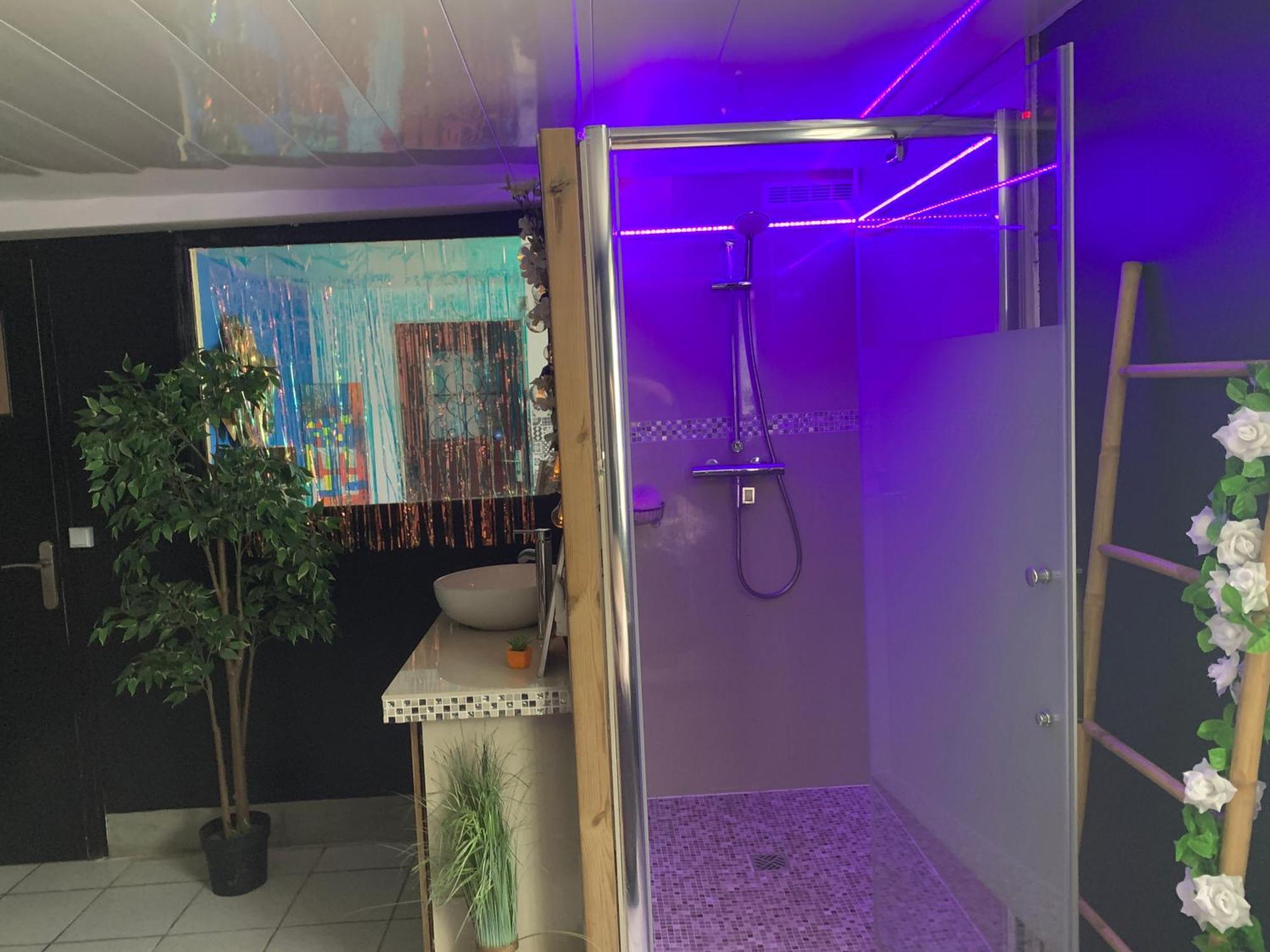 Gagny Suite Romantique Jacuzzi מראה חיצוני תמונה